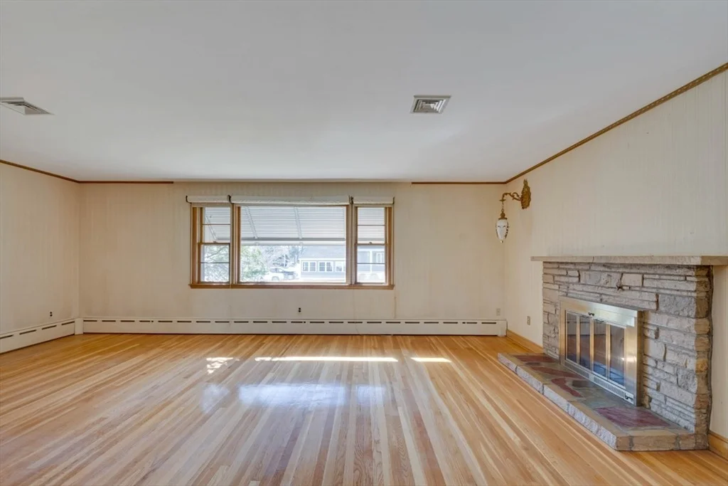Photo of 5 Longmeadow Rd
