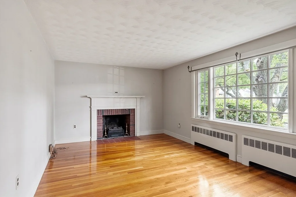 Photo of 8 Mitchell Ln