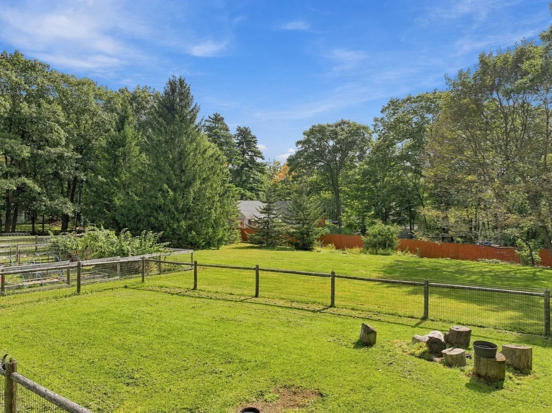 Photo of 191 Damon Rd