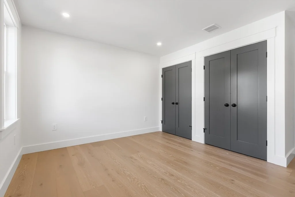 Photo of 242 Oak Street