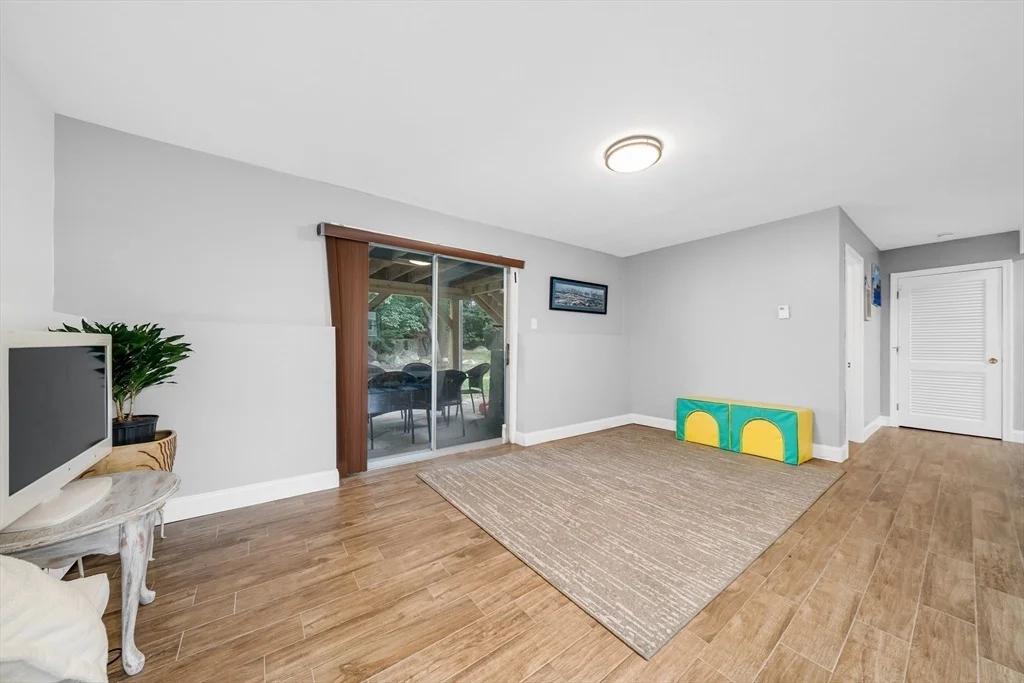 Photo of 8 Willowdale Dr