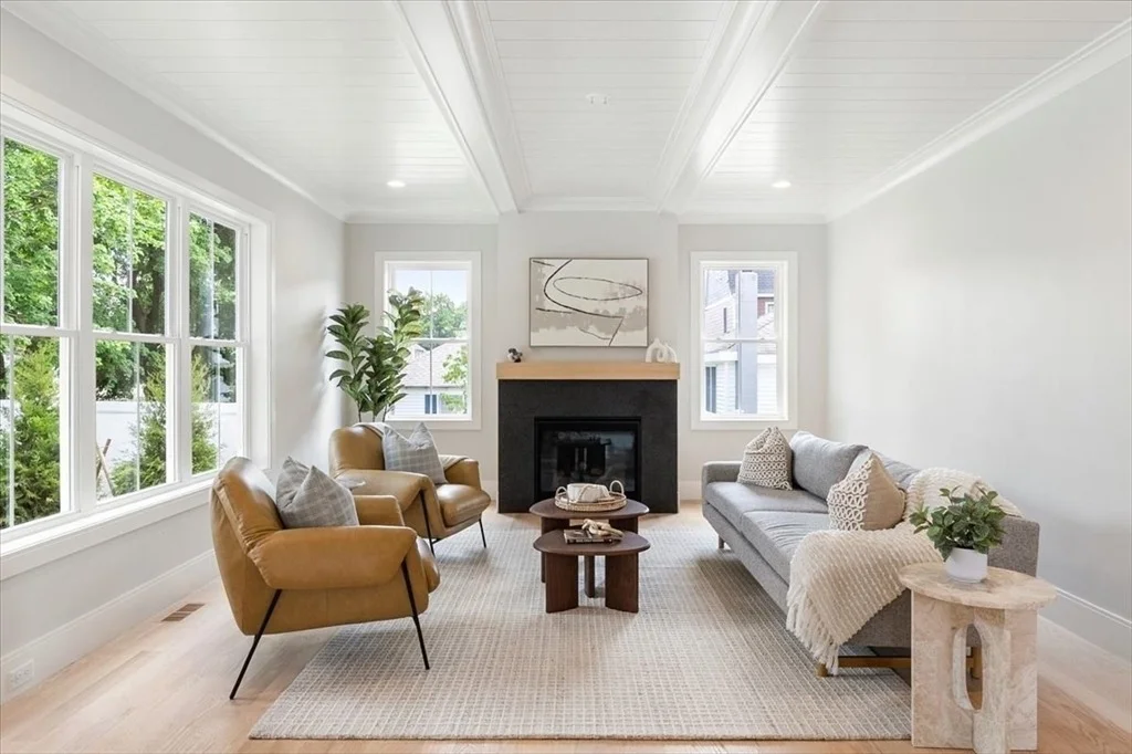 Photo of 6 Oak Knoll Road