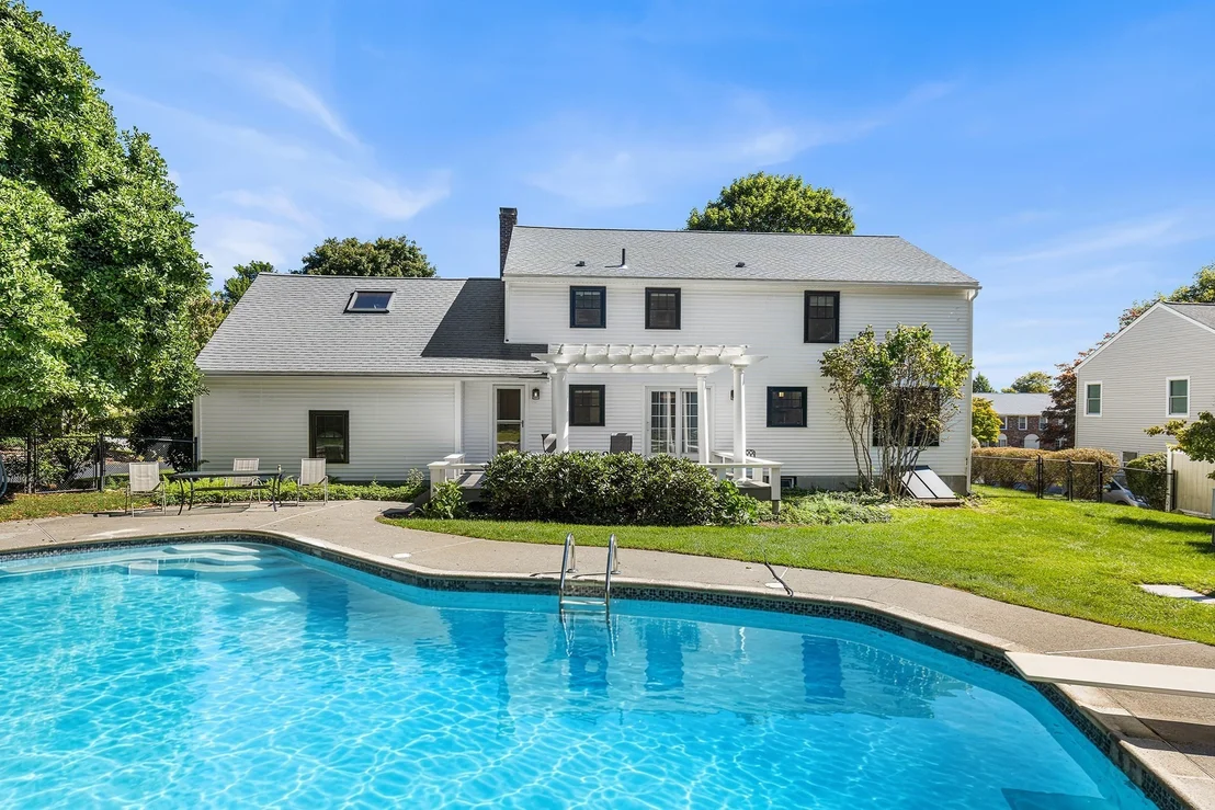 Photo of 8 Lantern Ln
