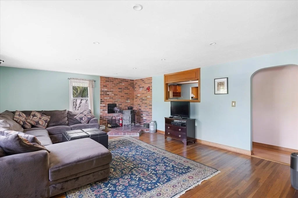 Photo of 34 Old Southbridge Rd