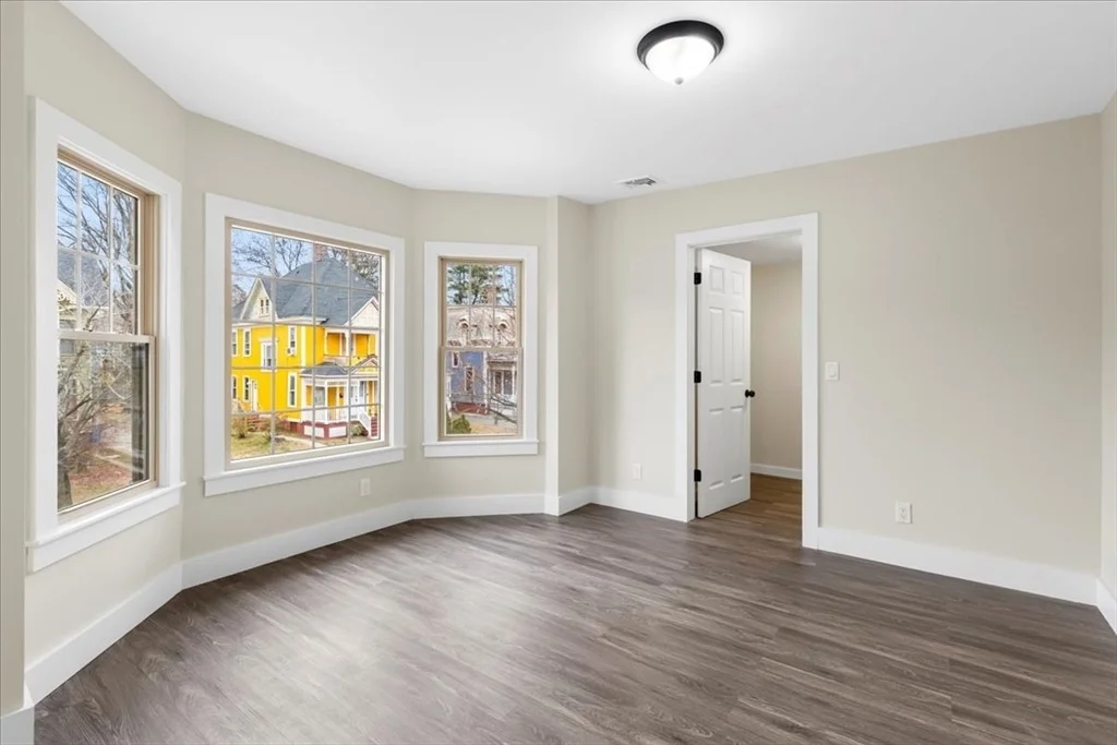 Photo of 123 Bay St