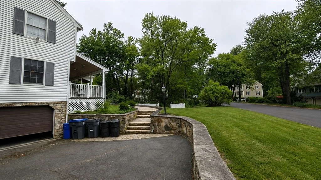 Photo of 19 Hideaway Ln