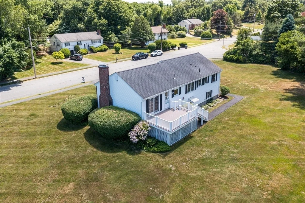 Photo of 9 Riverbend Dr
