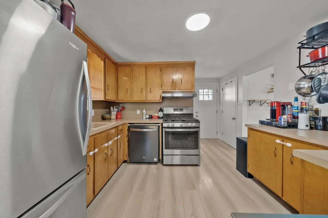 Photo of 18 Thompson Ln