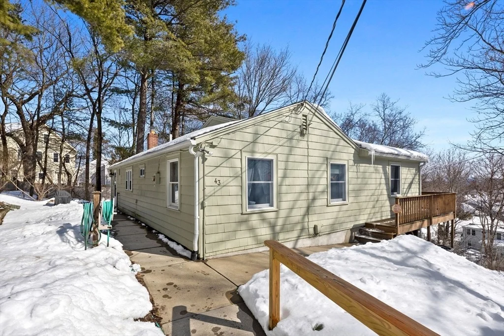 Photo of 43 Woodside Ln