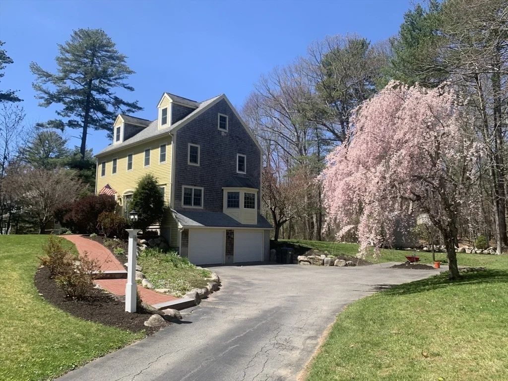 Photo of 101 River Rd
