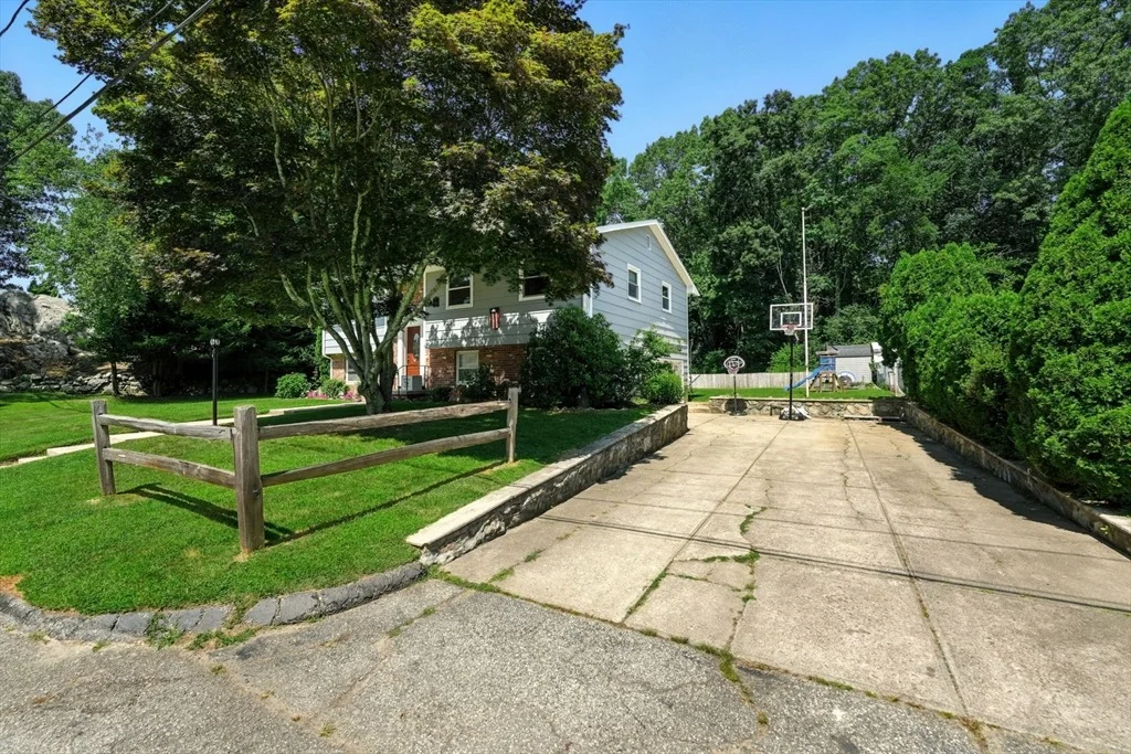 Photo of 9 Heritage Cir