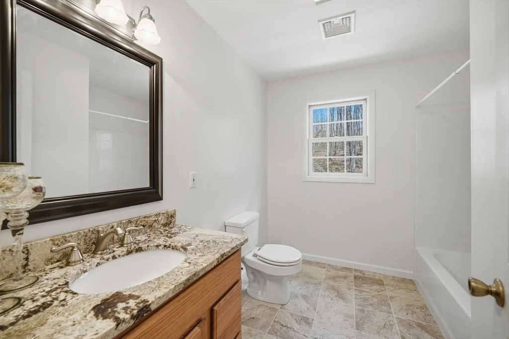 Photo of 1048 Main Rd