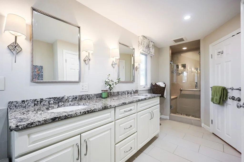 Photo of 8 Fieldstone Lane