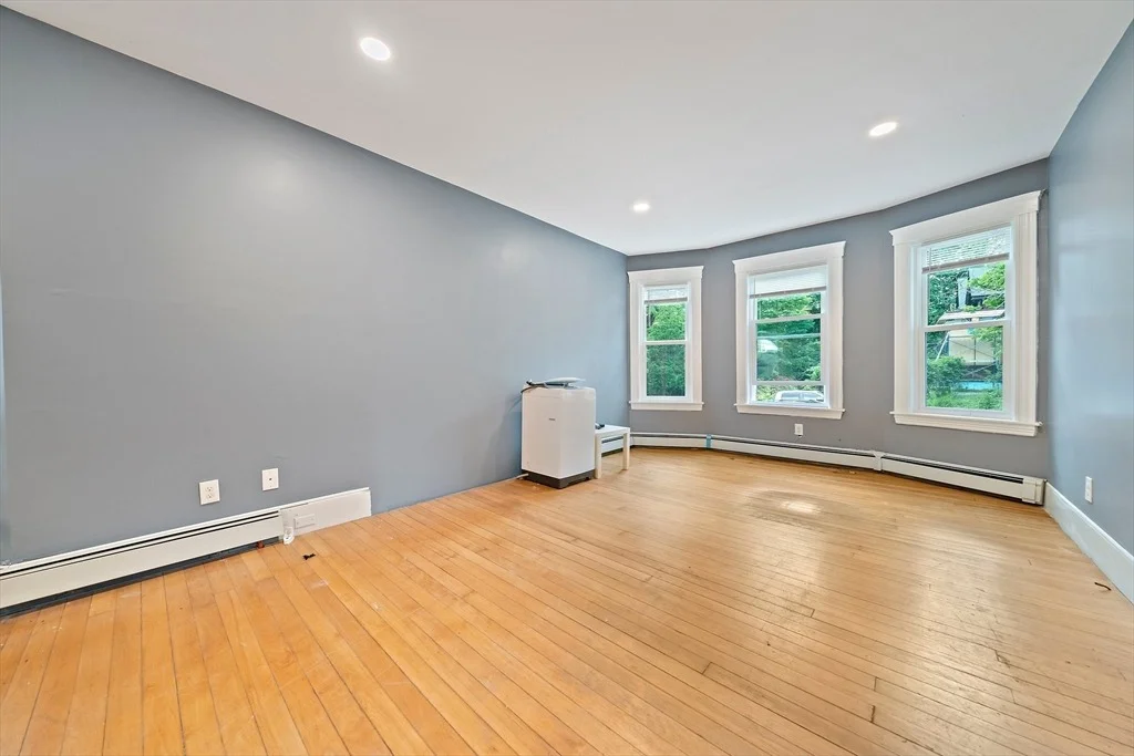 Photo of 10 Trowbridge Rd