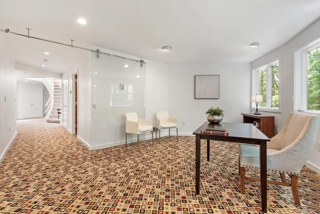Photo of 389 River Rd