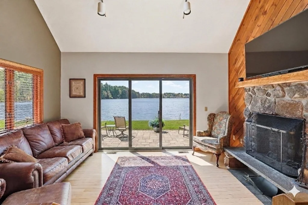 Photo of 18 River Rd