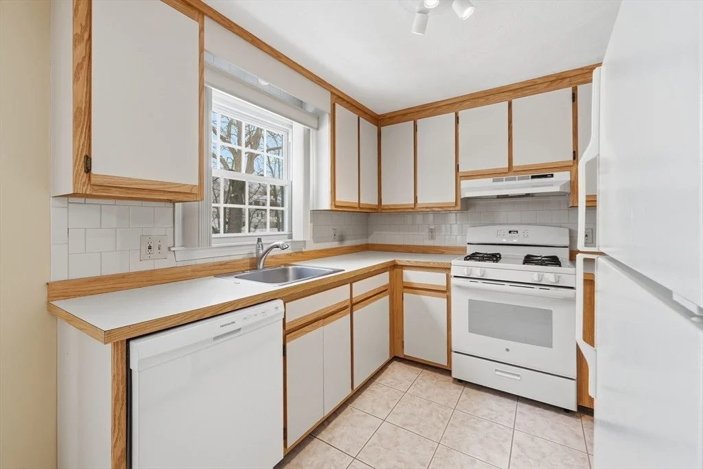 Photo of Unit 21 at 551 Hildreth St