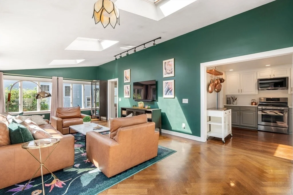 Photo of 52 Beaufort Ave