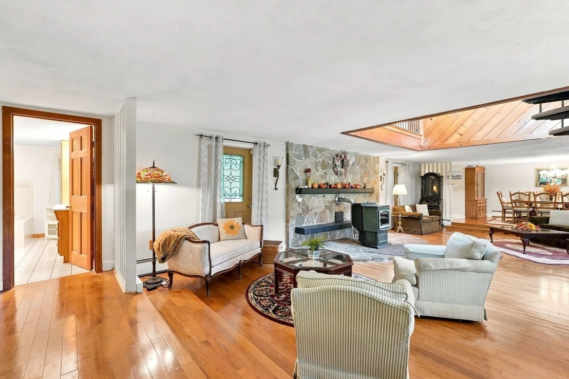 Photo of 6 Ragged Hill Rd