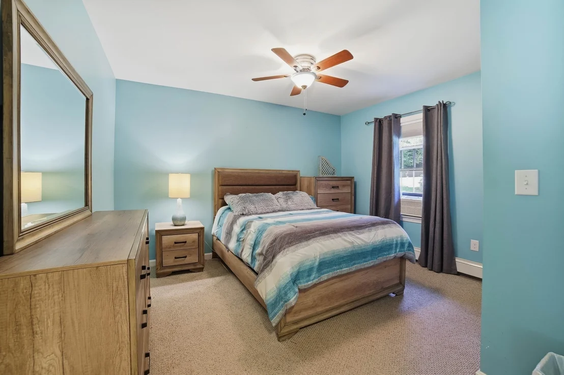 Photo of 425 River Road