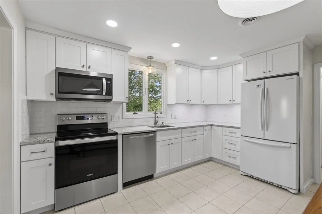 Photo of 16 Eastmount Road