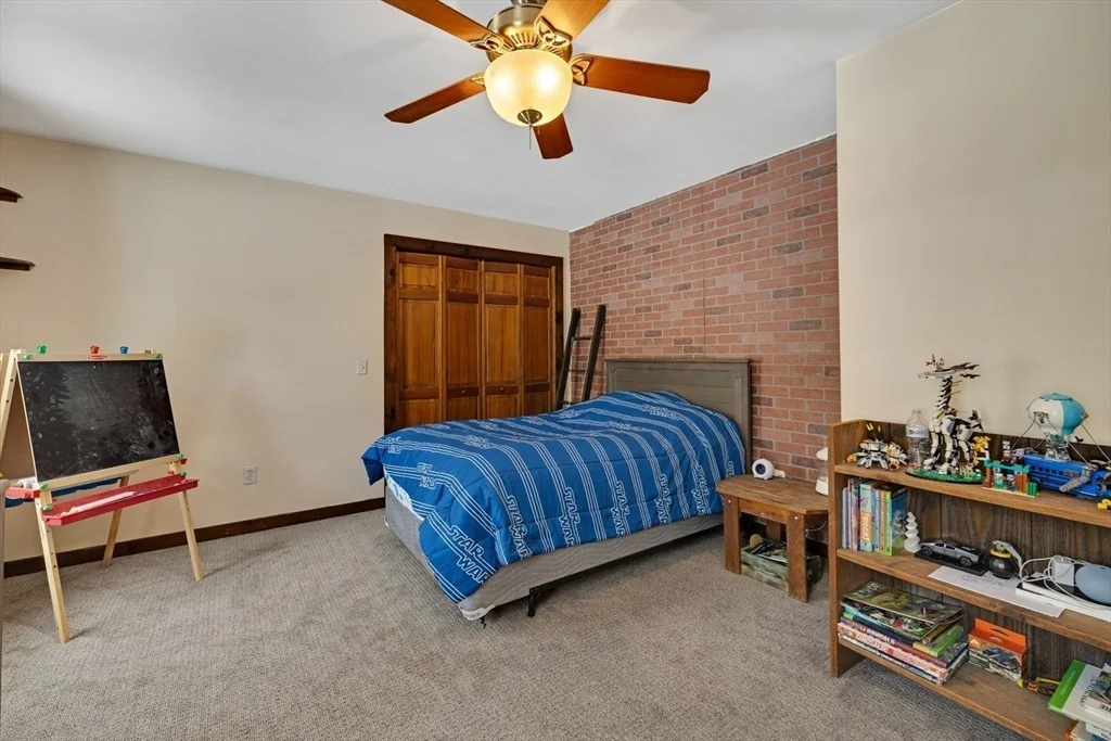 Photo of 593 Woodmere Rd