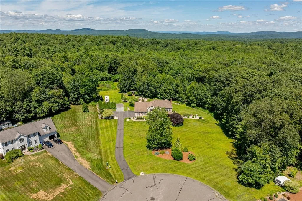 Photo of 33 Helen Ln