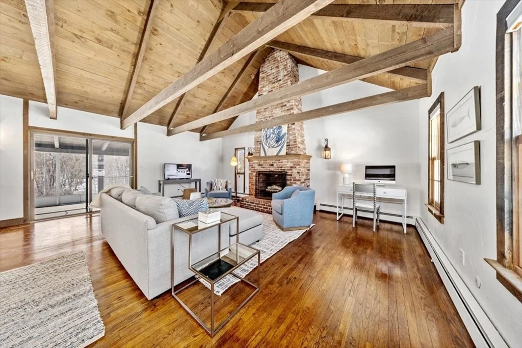Photo of 11 Berkley Cir