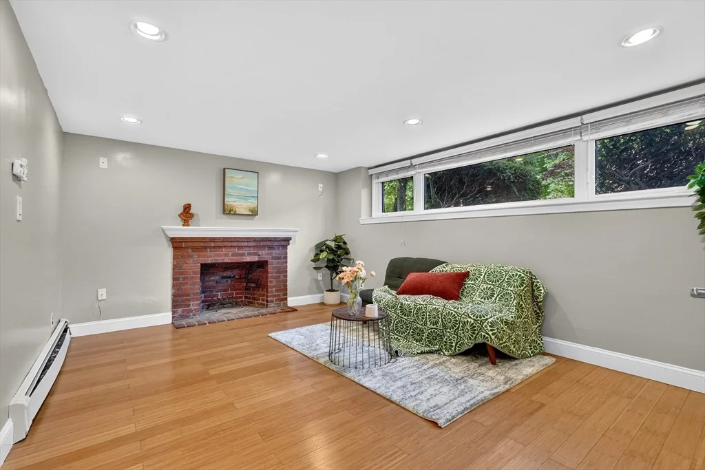 Photo of 32 Bobolink Rd
