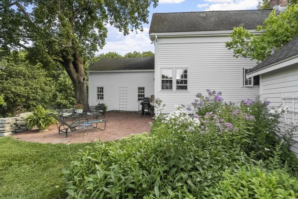 Photo of 827 Hill Rd