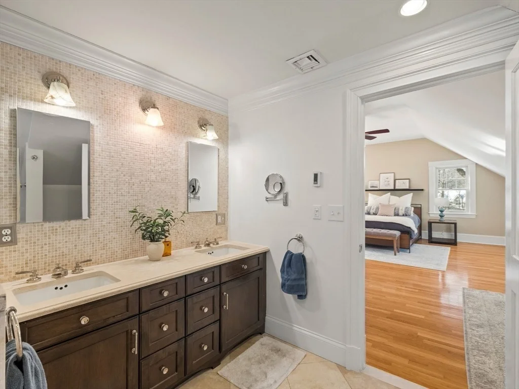 Photo of 20 Maple Street