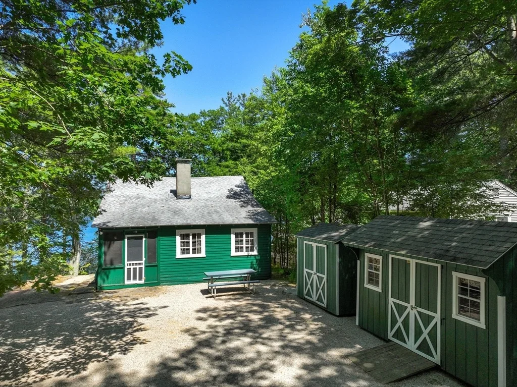 Photo of 183 Mashapaug Road