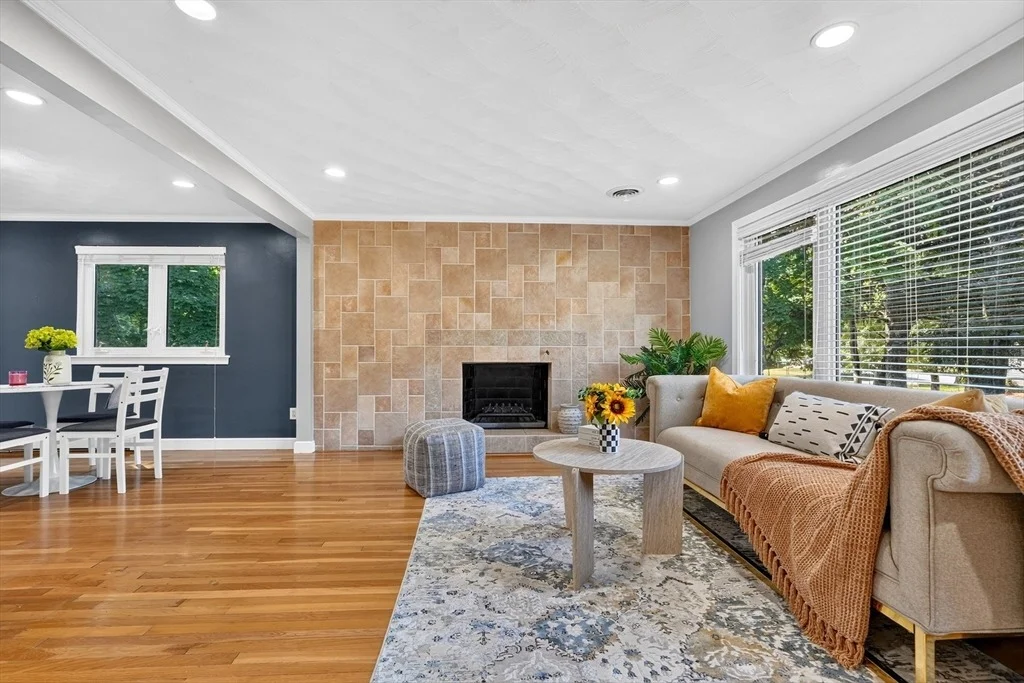 Photo of 32 Bobolink Rd