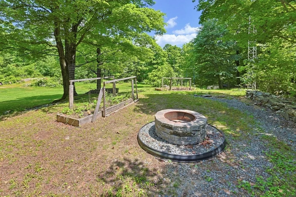 Photo of 281 Scott Rd