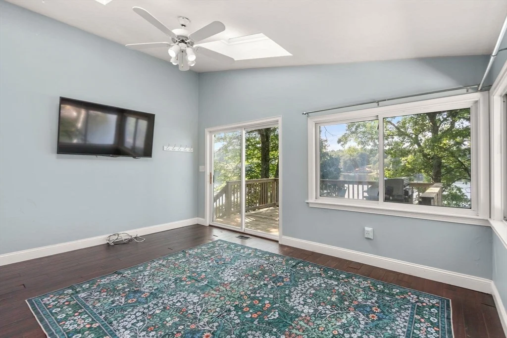 Photo of 40-1/2 Maple Ln