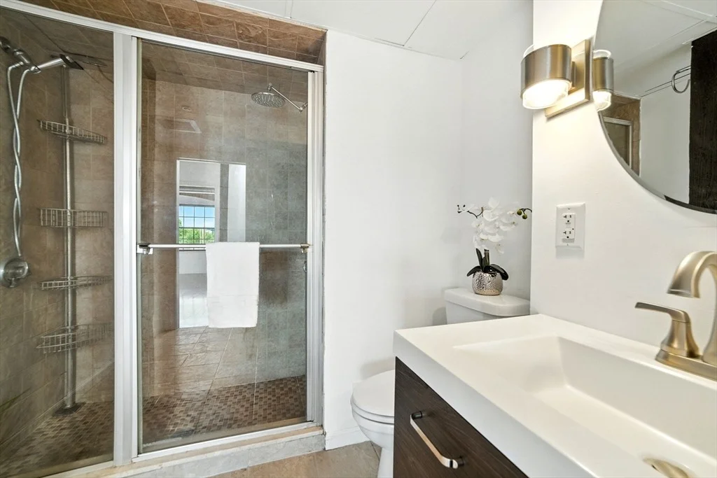 Photo of Unit 406 at 210 Broadway