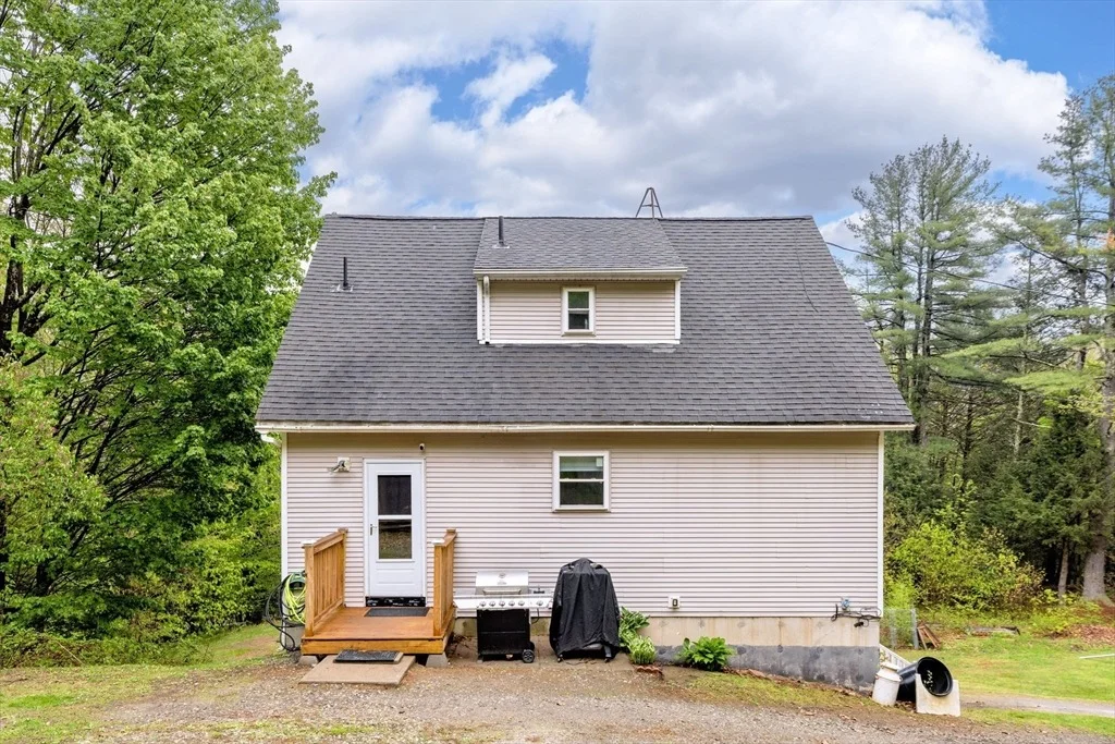 Photo of 302 Middlefield Rd