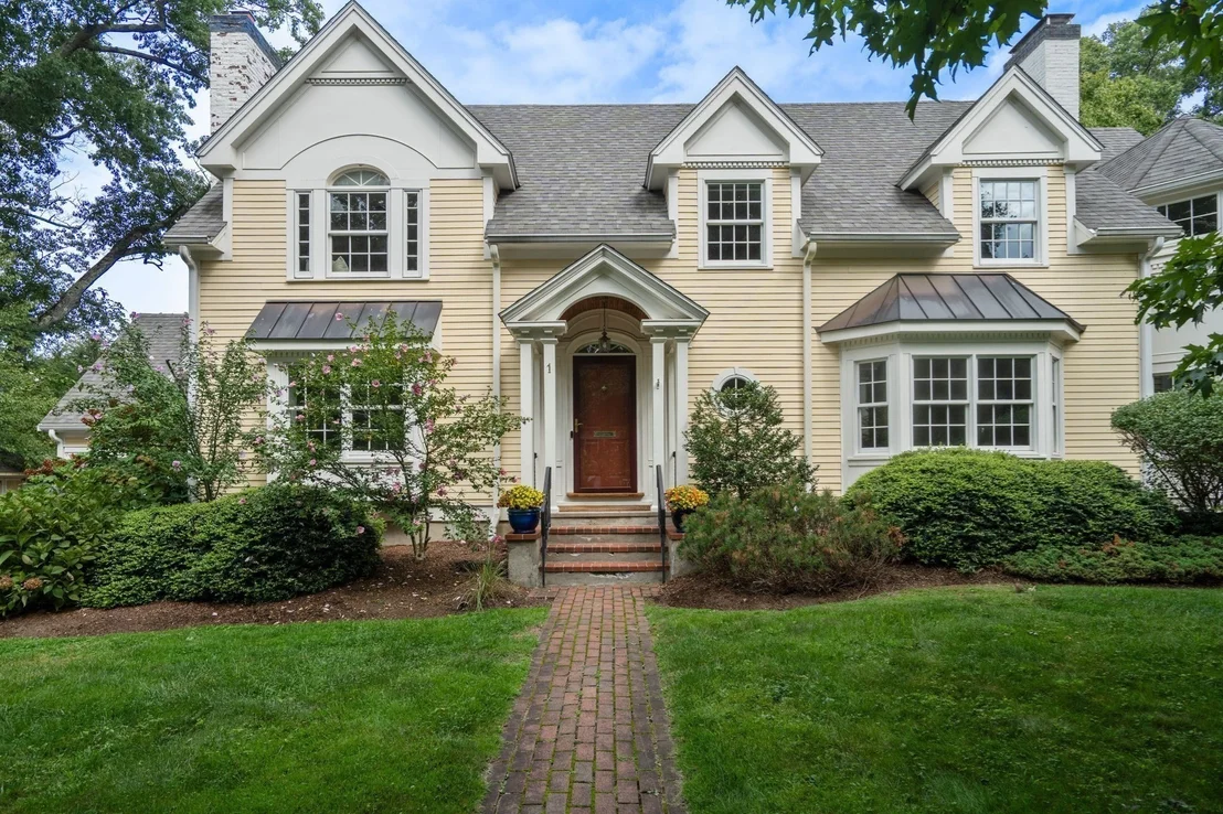 Photo of 1 Kenilworth Circle