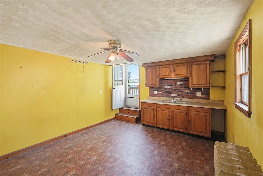 Photo of 574 Durfee St
