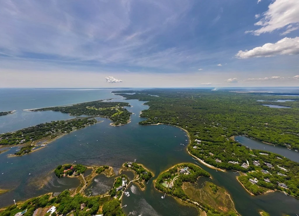 Photo of 290 Cotuit Bay Dr