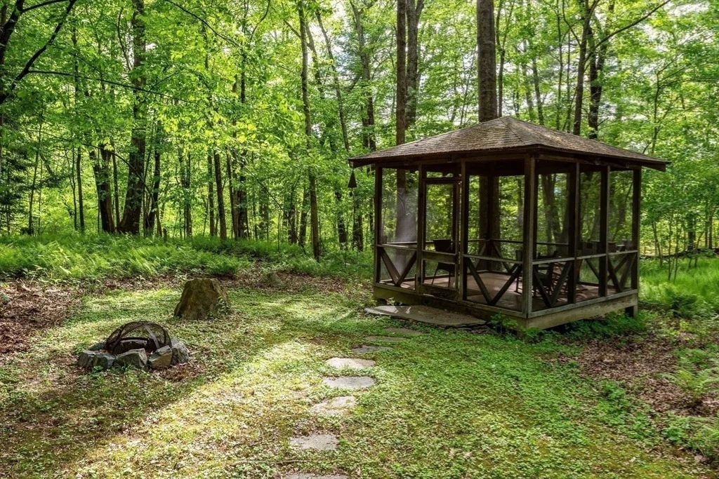 Photo of 54 Deepwoods Dr