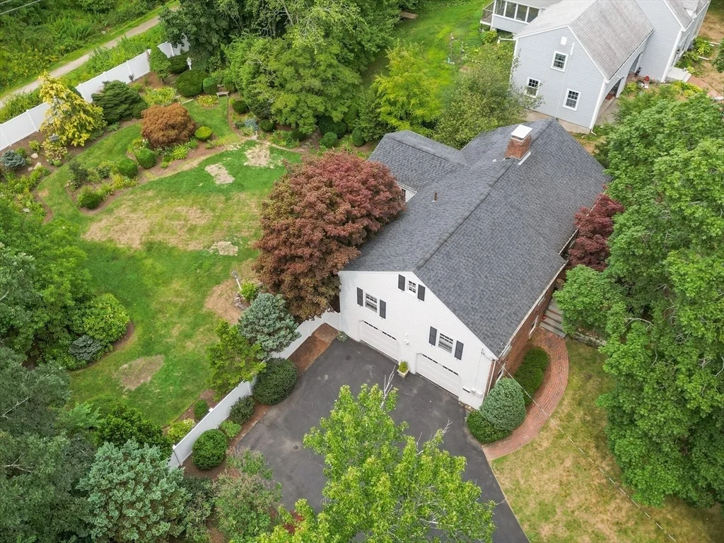 Photo of 10 Parsonage Ln