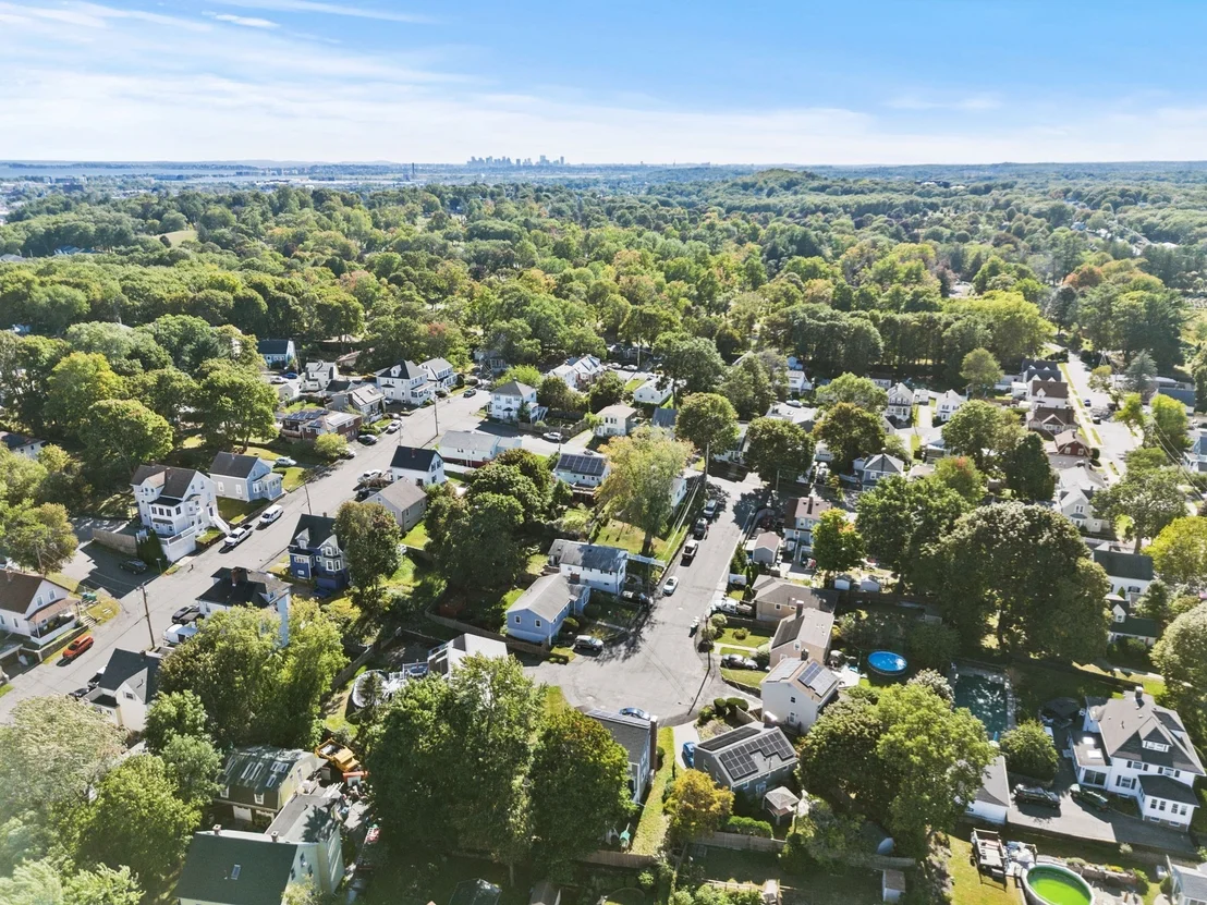 Photo of 18 Thompson Ln