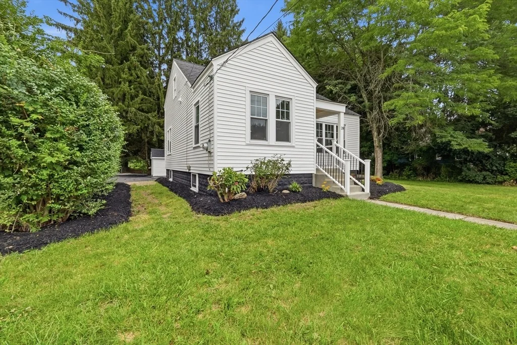 Photo of 28 Southold Rd