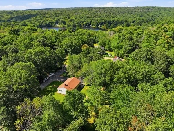 Photo of 42 Lakeview Dr