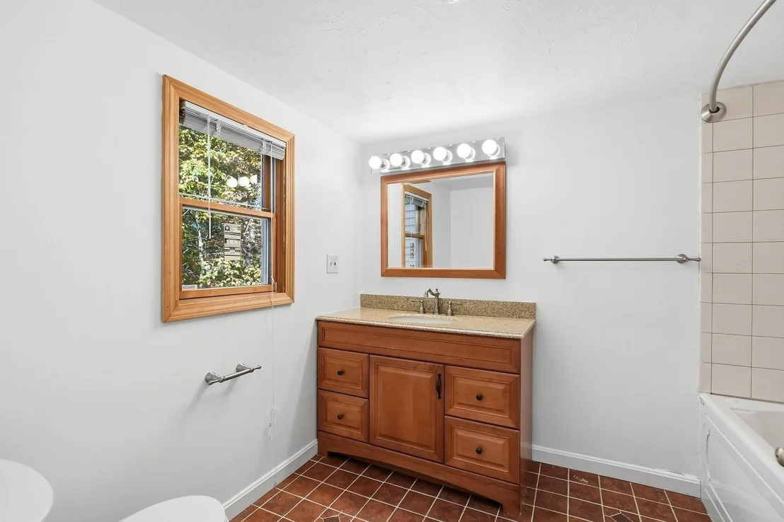 Photo of 17 Pathwood Ave