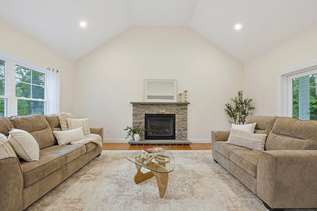 Photo of 16 Ledge Hill Ln