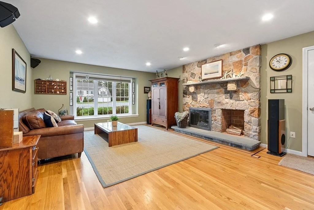 Photo of 6 Winterberry Ln