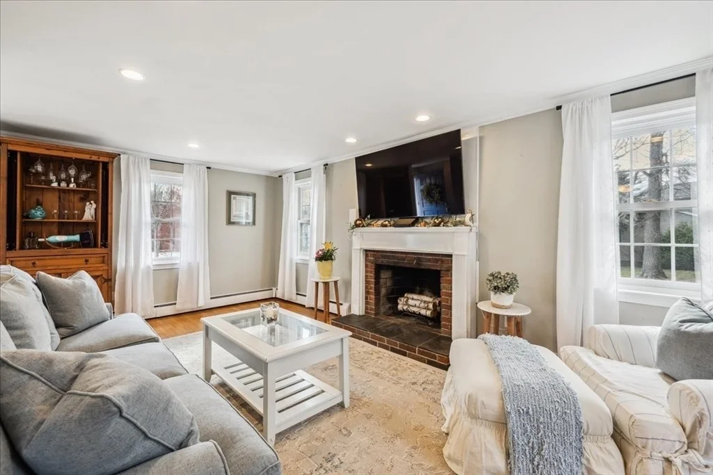 Photo of 12 Longmeadow Rd