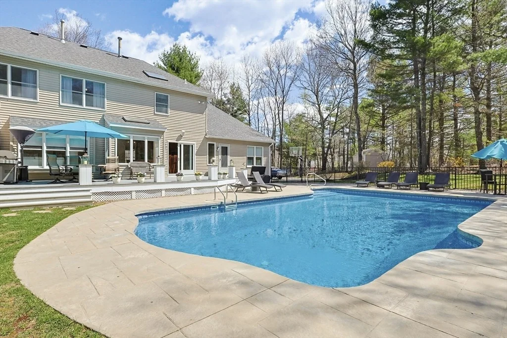 Photo of 8 Weyman Ln